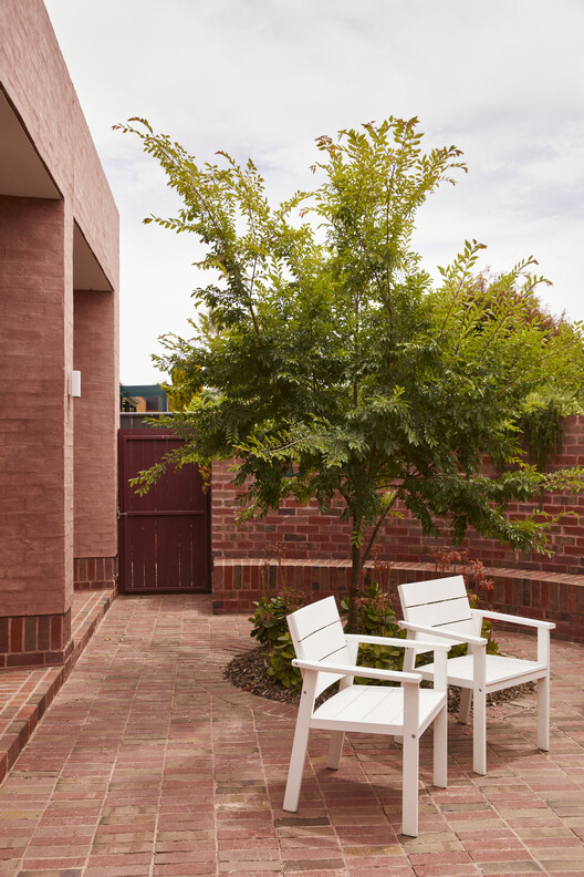 Ararat House / SJB - Внешняя фотография, кирпич, сад, внутренний двор