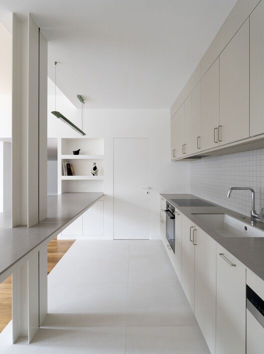 Cité Griset Apartment / Mesnil Architectures - Интерьерная фотография, кухня, дерево, столешница, раковина