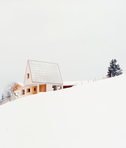 BS HOF House / Alpina Architects - изображение 2 из 33