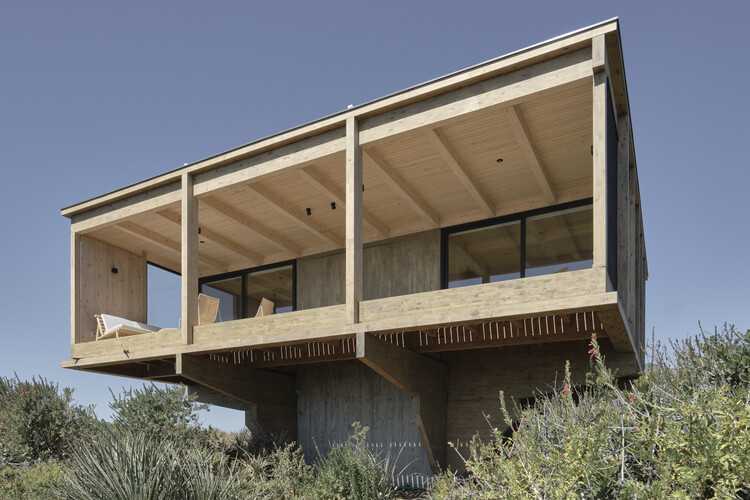 CR House / Lote Arquitectura + Ignacio Ferreira - внешняя фотография, древесина, бетон, луч