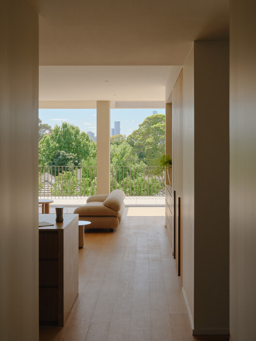 Como Terraces Residence / Carr - Интерьерная фотография, дерево, стул