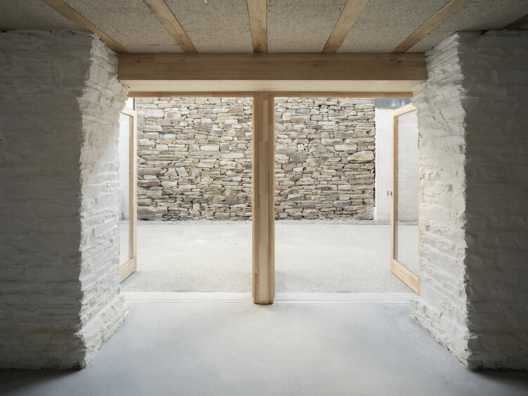 Centro Cultural Crowges / Architects - изображение 12 из 27