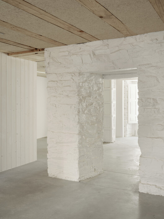 Centro Cultural Crowges / Architects - изображение 14 из 27