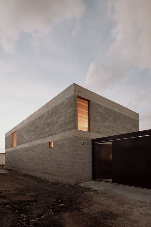 Nogal House / Escobedo Soliz - изображение 2 из 33