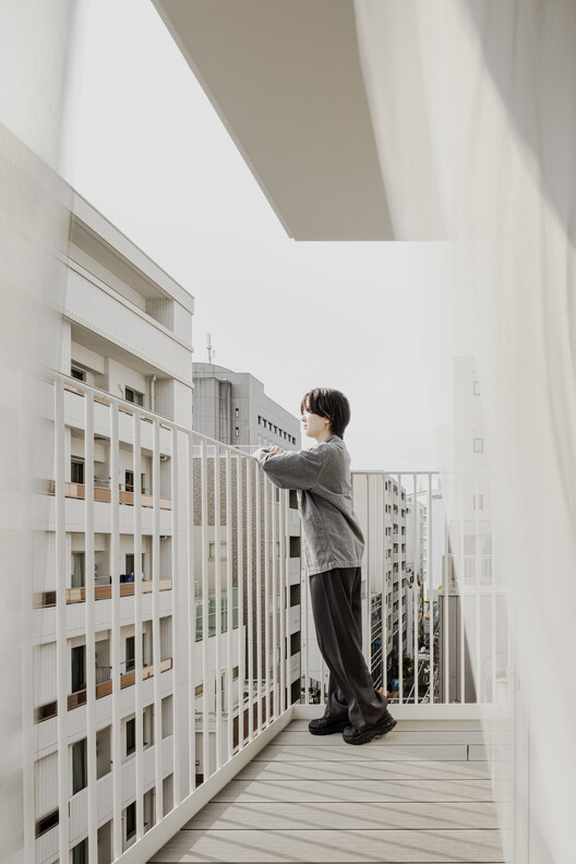 Отель Rakuragu / Kooo Architects - Интерьерная фотография, шкаф, балкон