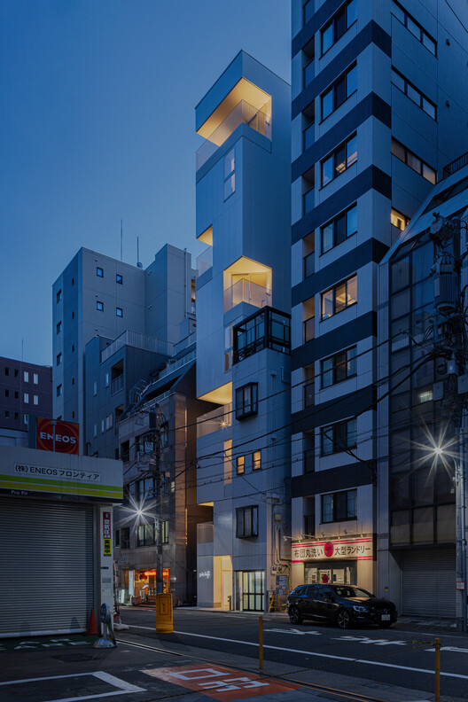 Отель Rakuragu / Kooo Architects - Внешняя фотография, фасад, бетон, балкон