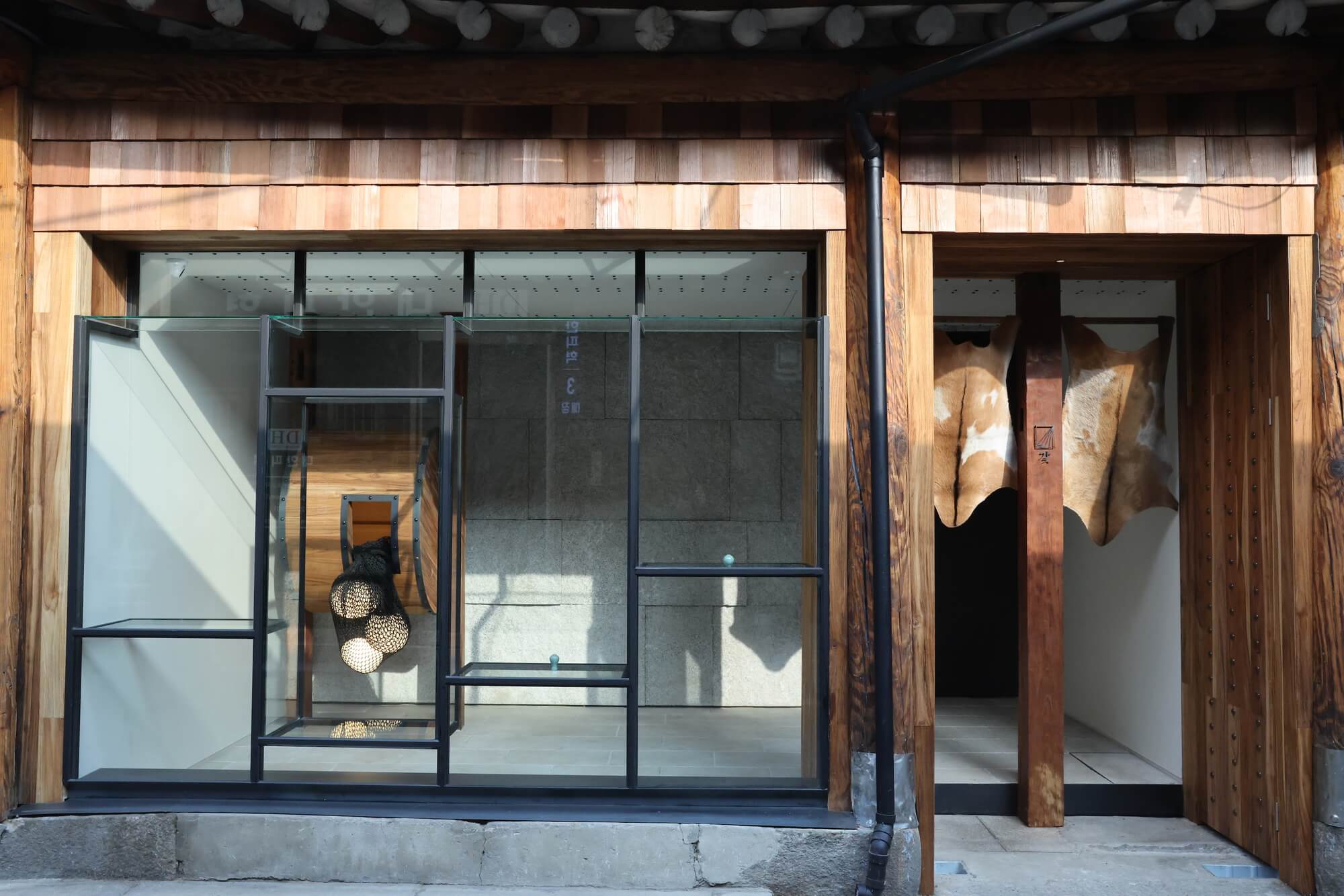 Gach Coffee Shop / Gizi Associates