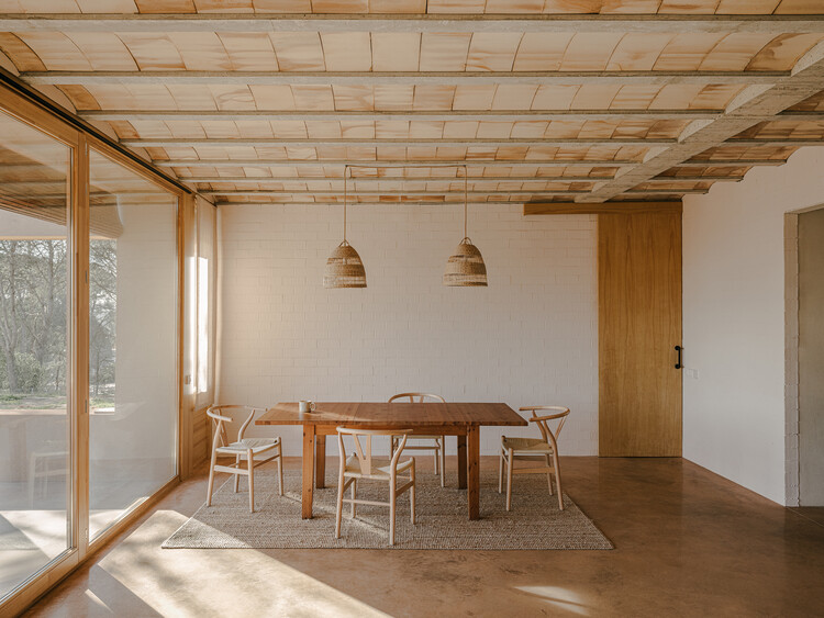 Пассивный дом Lliçà de Vall / Arquitectura Local - Интерьерная фотография, дерево, луч