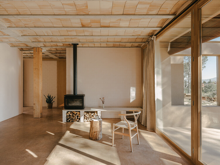 Пассивный дом Lliçà de Vall / Arquitectura Local - Интерьерная фотография, дерево, луч