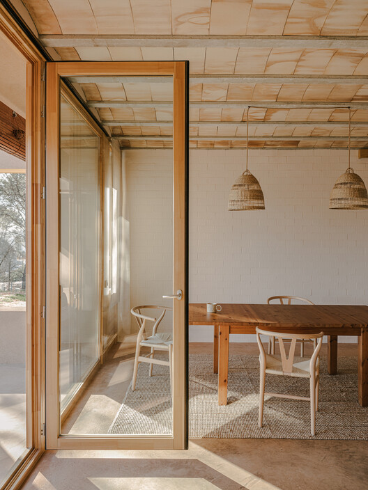 Пассивный дом Lliçà de Vall / Arquitectura Local - Интерьерная фотография, дерево, луч