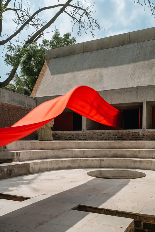 Urmila Kailash Black Box, Kanoria Center for Arts Campus / Studio Sangath - изображение 3 из 17