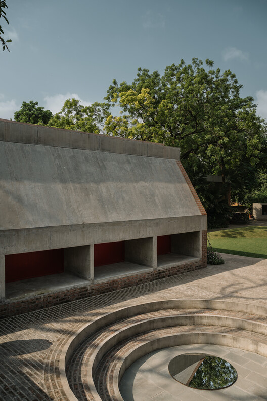 Urmila Kailash Black Box, Kanoria Center for Arts Campus / Studio Sangath - изображение 7 из 17