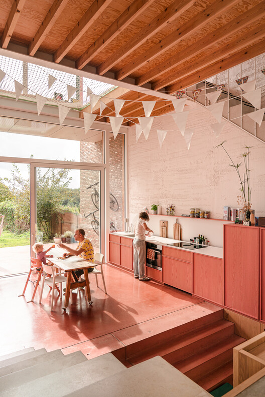 Dragon House / № MA Architecten - Интерьерная фотография, кухня, дерево, стул