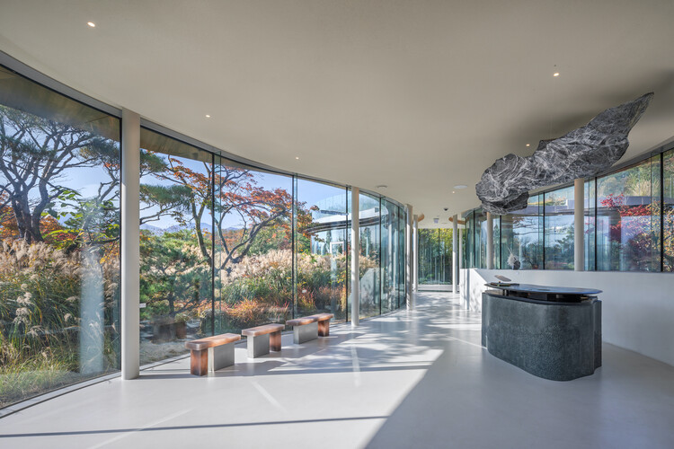 MIGIUI соседнее предприятие / Architect -K - Интерьерная фотография, кухня, стекло