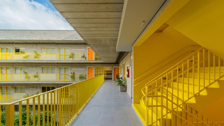 Uliving campinas / branco meio amarelo + isaac safdie arquitetura - изображение 4 из 24