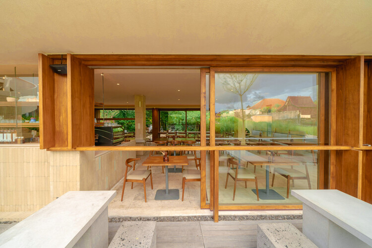 Sensorium Tropical Shelter / Arti Design Studio - Интерьерная фотография, кухня, дерево