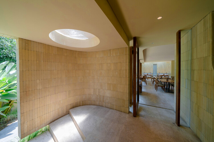Sensorium Tropical Shelter / Arti Design Studio - Интерьерная фотография, древесина, бетон