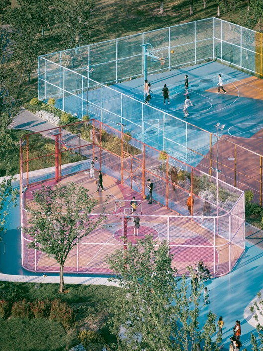 Huachiao Vibrant Sports Park / Soba - изображение 2 из 16