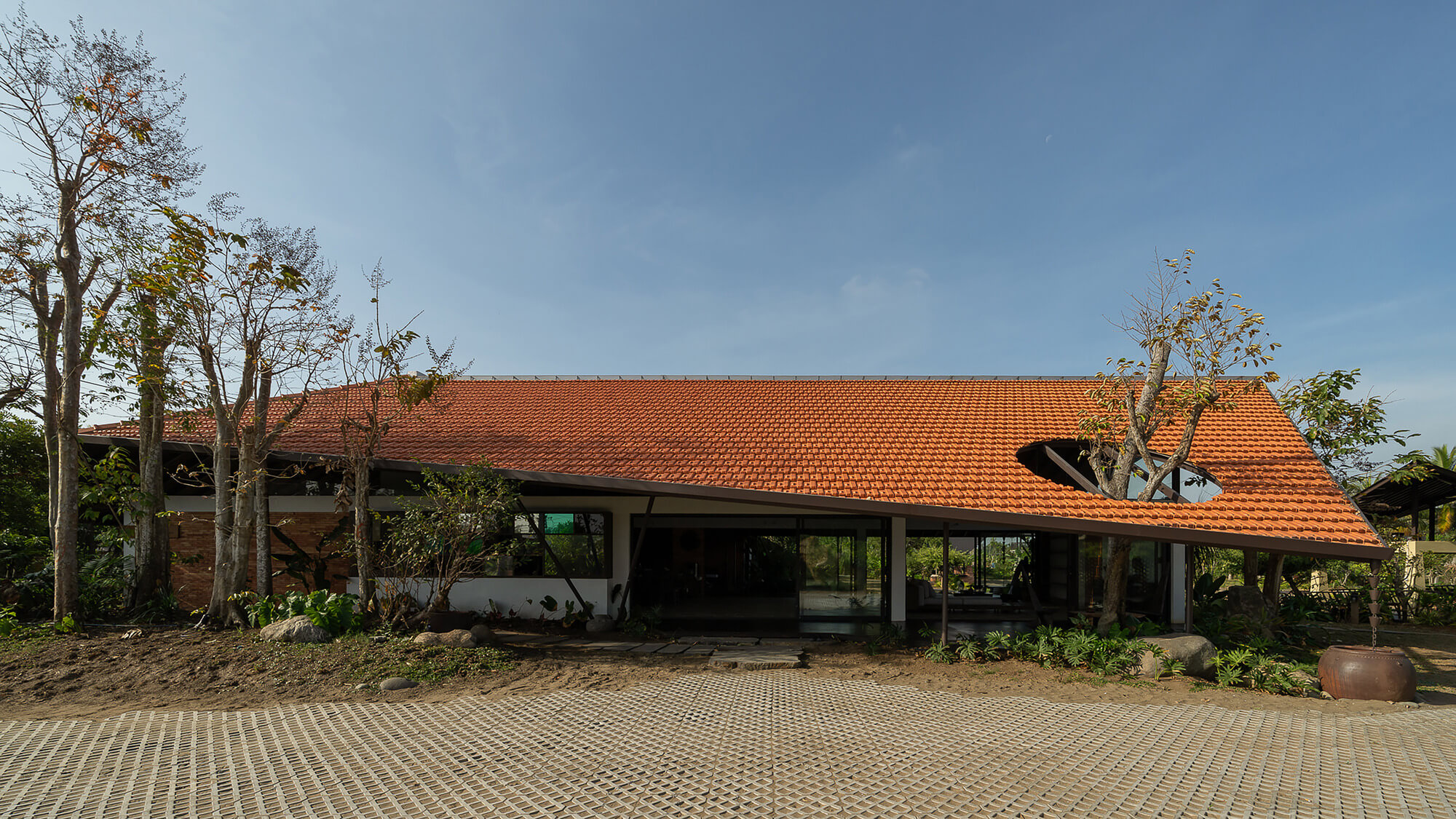 Casa Blanca Garden / H2