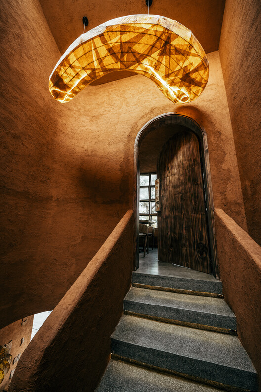 Thila Bistro & Café / 3fconcept - Интерьерная фотография, дерево, лестница