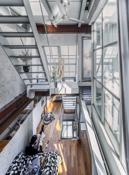 T.House / Ogawaa Design Studio - Интерьерная фотография, лестница, стекло