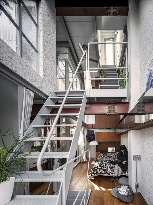 T.House / Ogawaa Design Studio - Интерьерная фотография, лестница, поручка, стул
