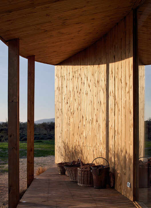 Lum House / Cazú Zegers - Интерьерная фотография, дерево