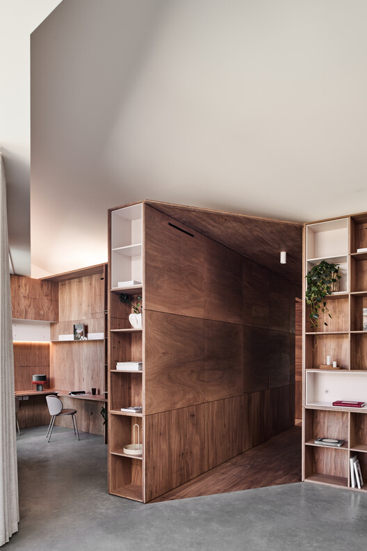 Hug House / Figr Architecture & Design - Интерьерная фотография, шкаф, дерево