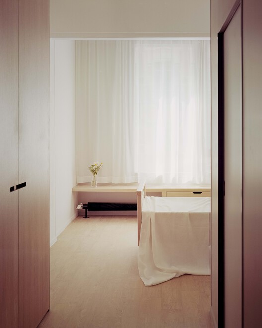 Belleville Sara Weill -Raynal House Reconstruction and Extension / Avenier Cornejo Architectes - Внутренняя фотография, дерево, освещение, спальня
