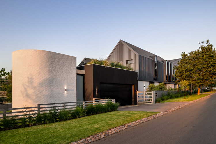 House Steynberg / Architects Architects - изображение 2 из 69