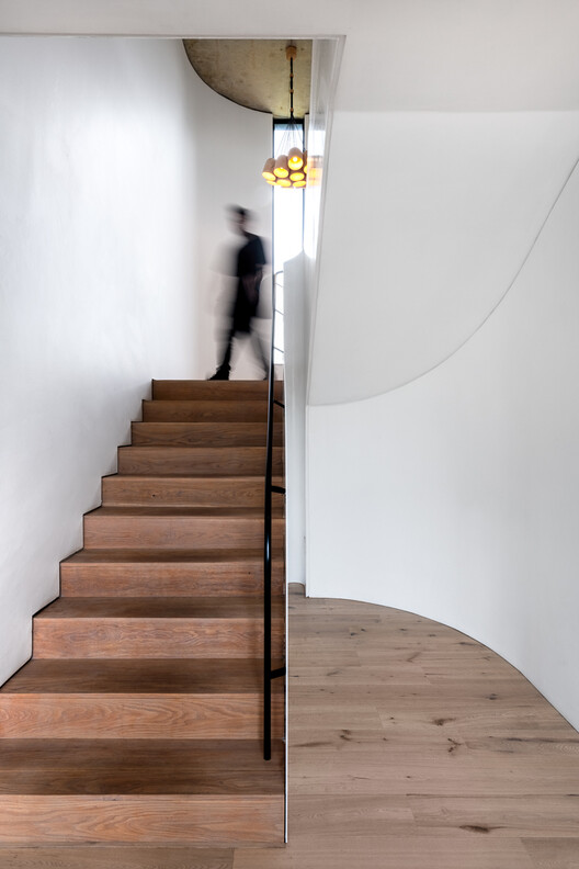 House Steynberg / TwoFiveFive Architects - Интерьерная фотография, лестница, дерево, поручница