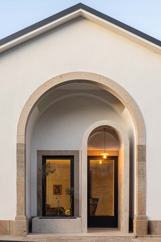 Arch House / Tiago Castro Sousa LDA - Интерьерная фотография, арка, аркада
