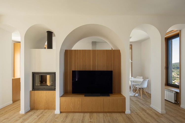 Arch House / Tiago Castro Sousa LDA - Интерьерная фотография, древесина