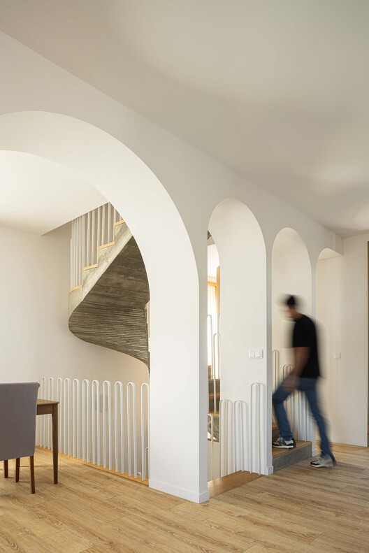 Arch House / Tiago Castro Sousa LDA - Интерьерная фотография, дерево, арка
