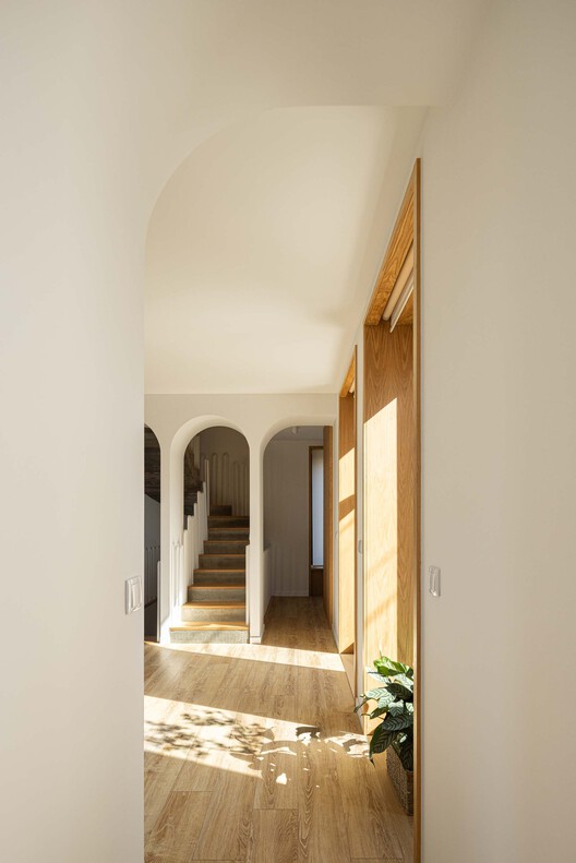 Arch House / Tiago Castro Sousa LDA - Интерьерная фотография, древесина