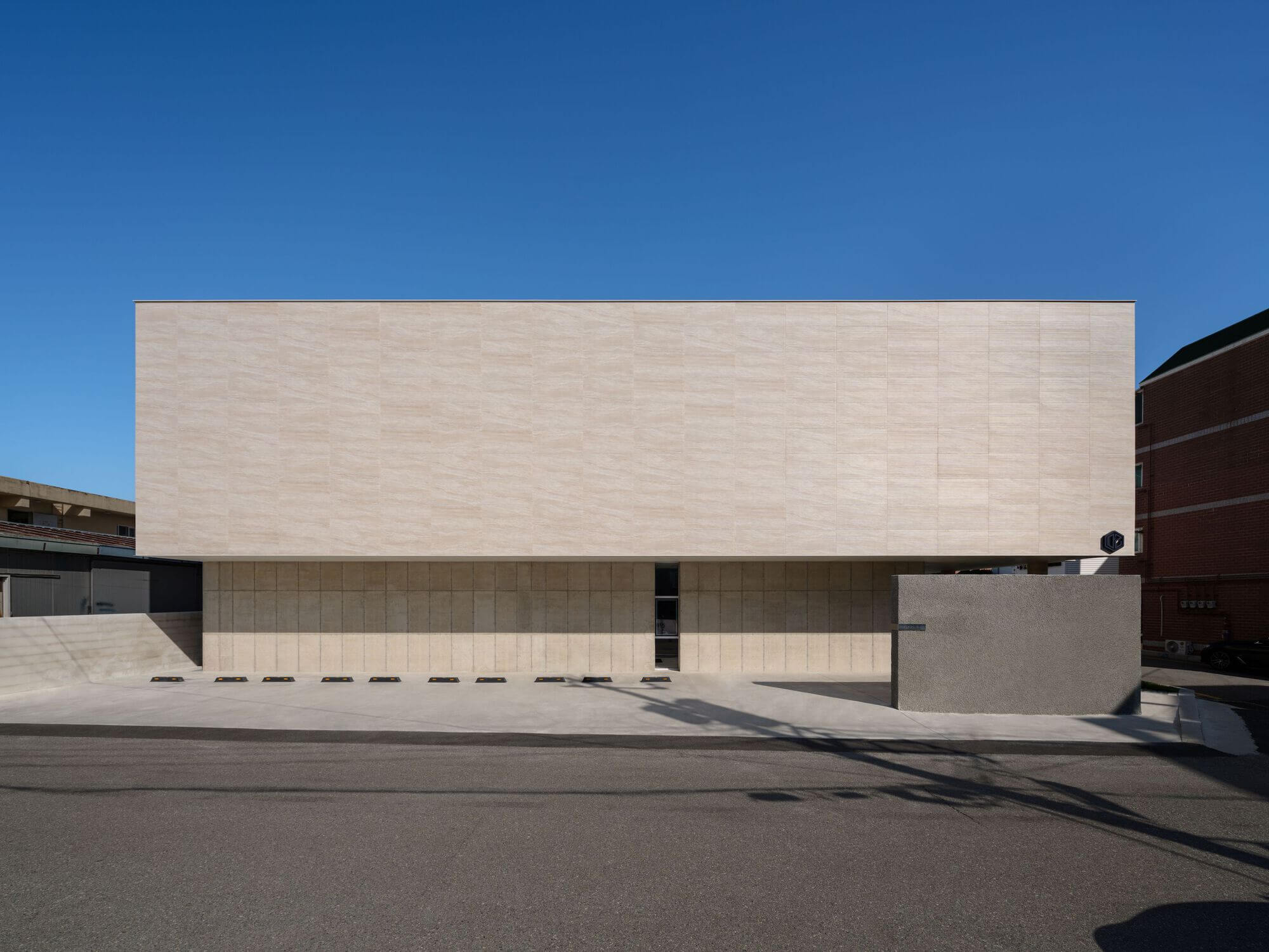 Oztile Showroom / Atelier Mods