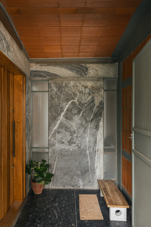 Namana House / Wright Inspirions - Интерьерная фотография, дерево, дверь