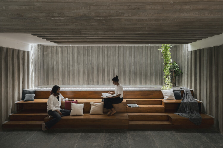 Namana House / Wright Inspirions - Интерьерная фотография, гостиная, дерево