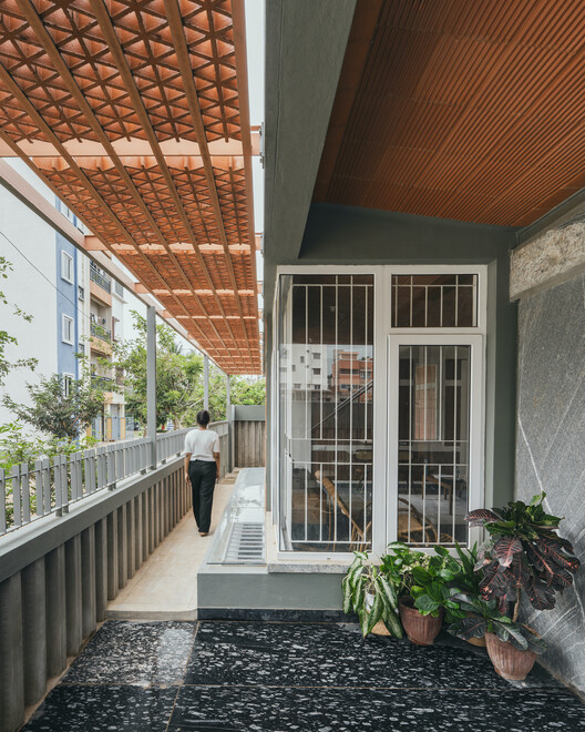Namana House / Wright Inspirions - Интерьерная фотография, лес, балкон