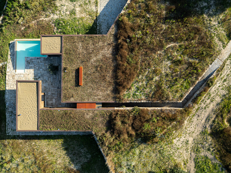 Levada House / Tsou Arquitectos - изображение 25 из 37
