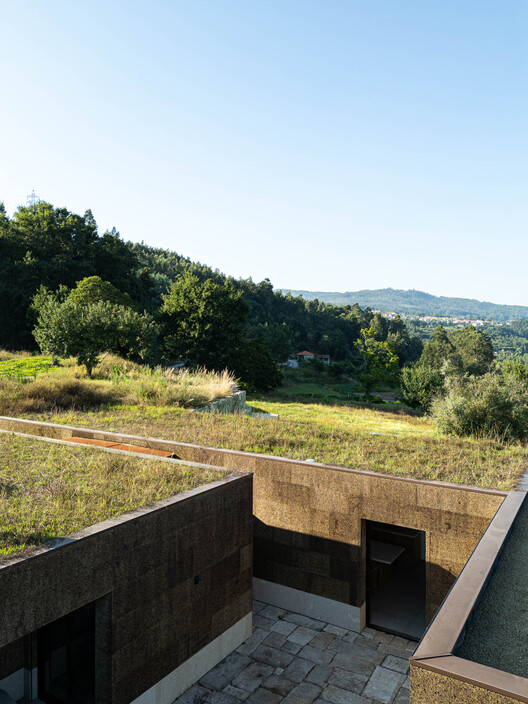 Levada House / Tsou Arquitectos - изображение 24 из 37