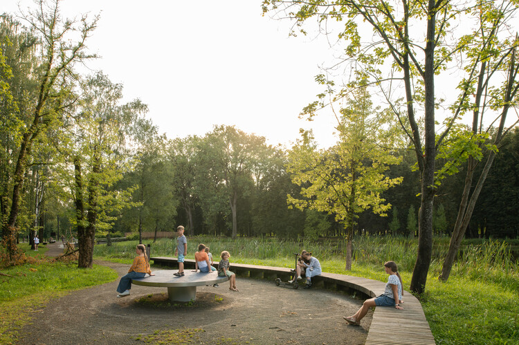 Скейстакалнис Парк / Куколка Жизнь над космосом - внешняя фотография, сад