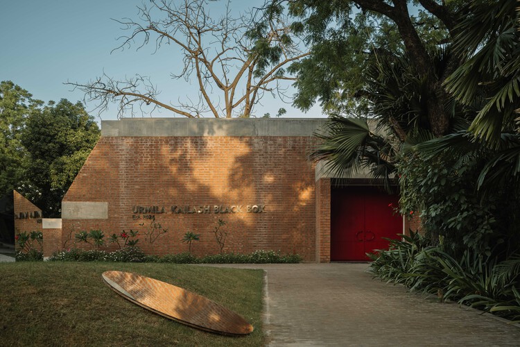 Urmila Kailash Black Box, Kanoria Center for Arts Campus / Studio Sangath - изображение 1 из 17