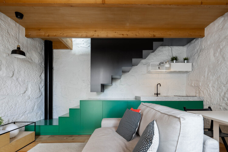 Covelo House / Spaceworders - Интерьерная фотография, дерево, освещение, лестница, стул
