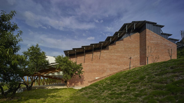 Taoli -Zhaoshan Village Center / Thad Sup Atelier - изображение 1 из 51