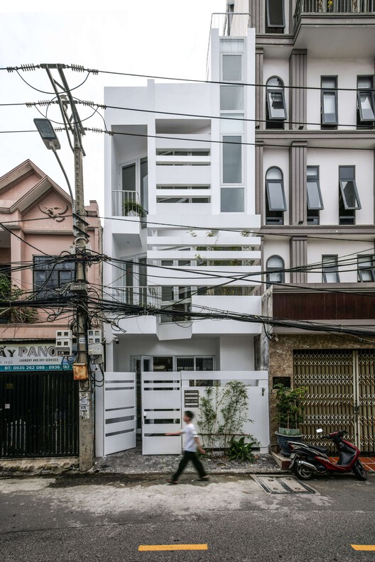 Dala House / Naw Studio - Внешняя фотография, лестница, поручни, балкон