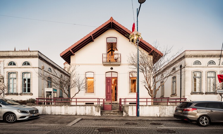 Дом почтового отделения / Cidade Branco Arquitectos - внешняя фотография