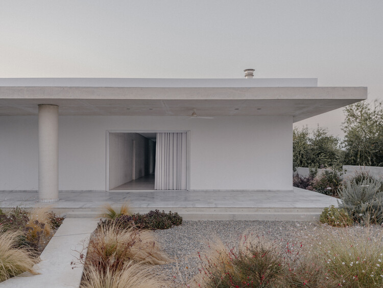 Makries Mires Residence / Anastasiou Misseri - изображение 1 из 29
