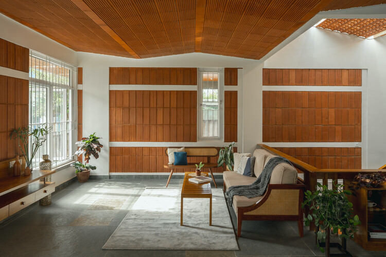 Namana House / Wright Inspirions - Интерьерная фотография, дерево, стул