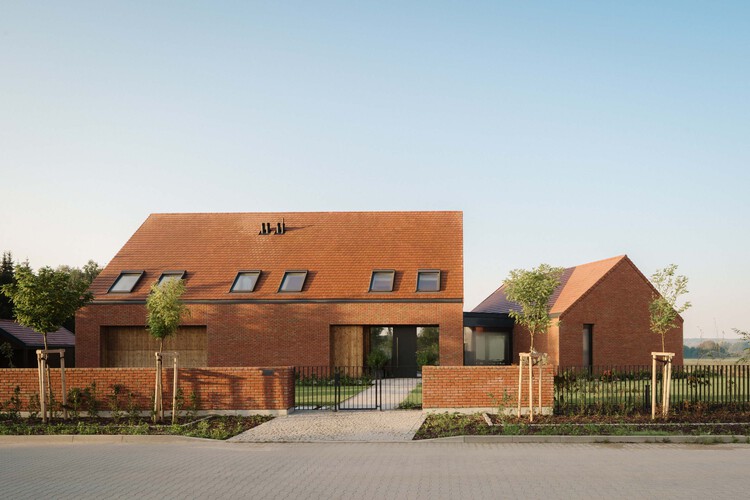 House Family House / YY87 Architektura - изображение 1 из 21